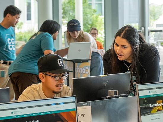 CGCC advisor assisting a student with class selection and enrollment